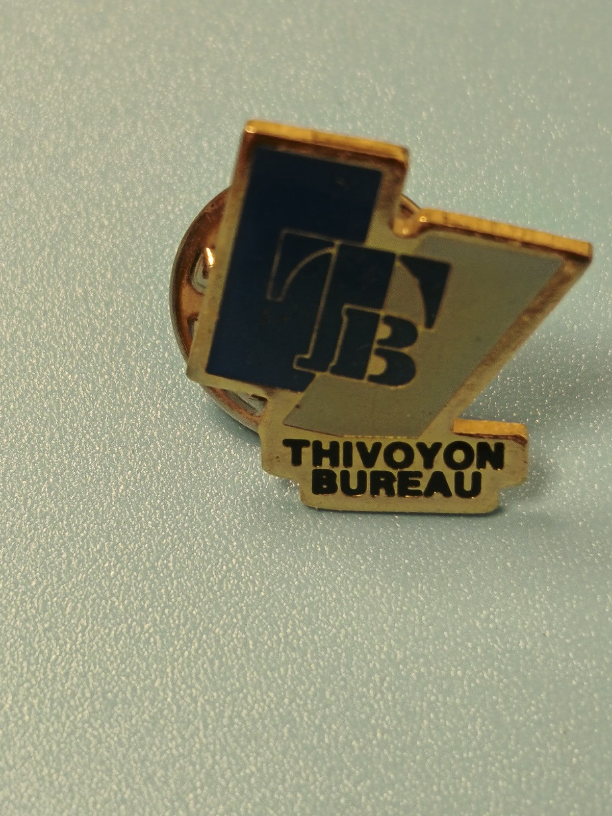 Vintage pin's Thivoyon Bureau logo TB bleu doré collection publicité