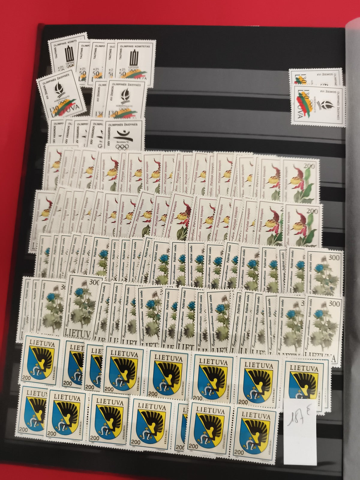 Timbres Lituanie neufs LTU lot thématiques fleurs, sport, armoiries philatélie
