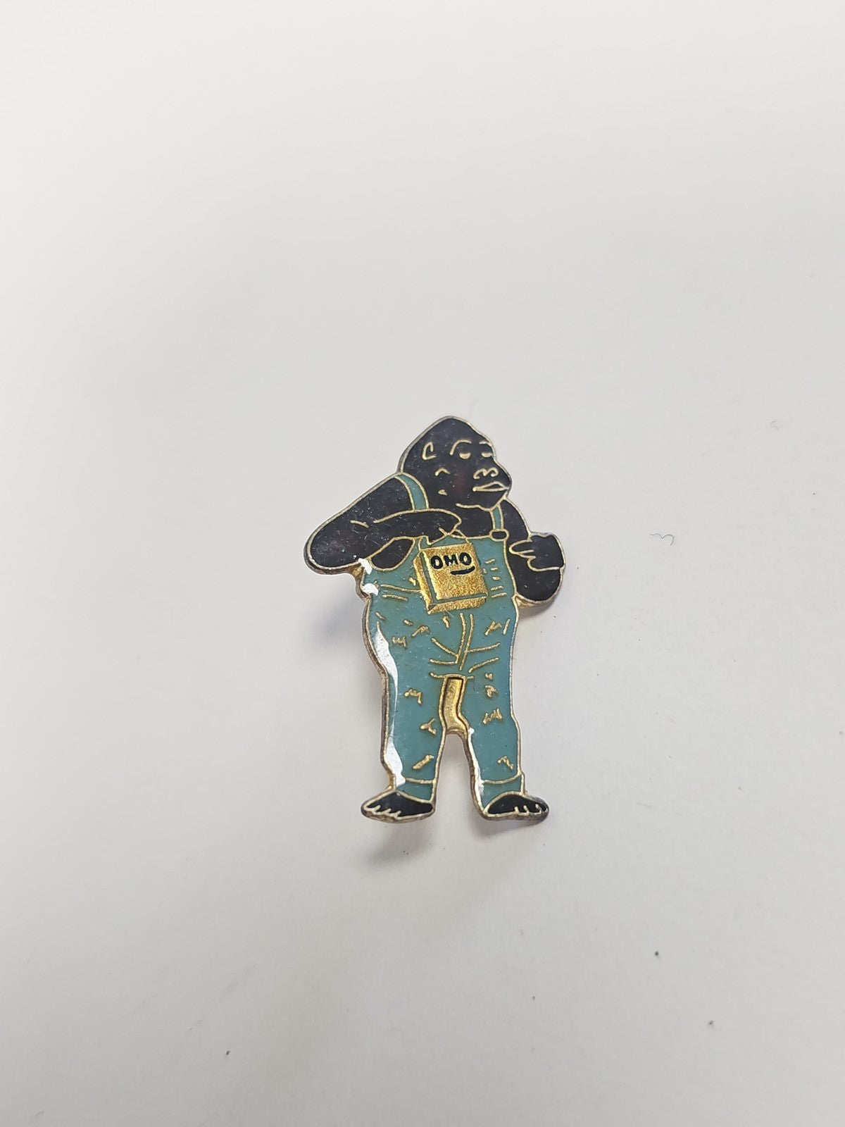Pin's rétro ancien lessive OMO publicitaire vintage collection années 80 90