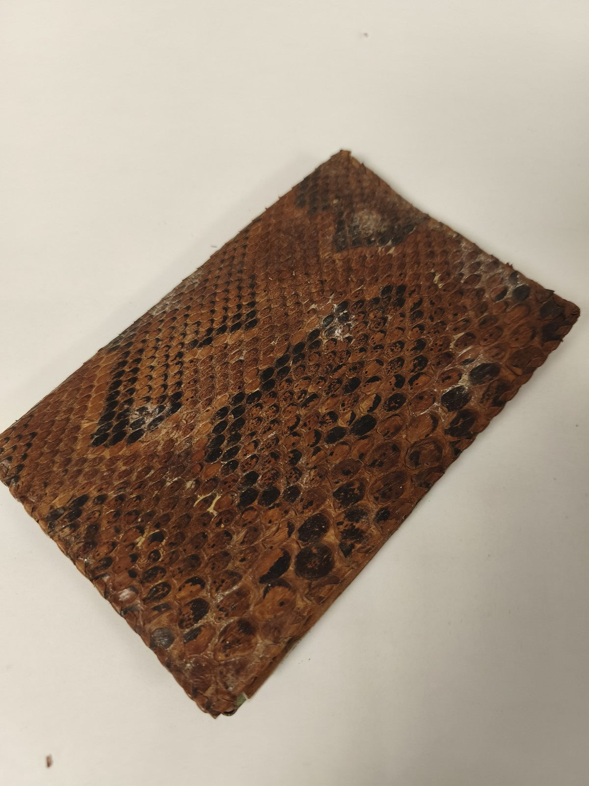 Ancien portefeuille cuir effet serpent marron vintage ? Marque Ancienne