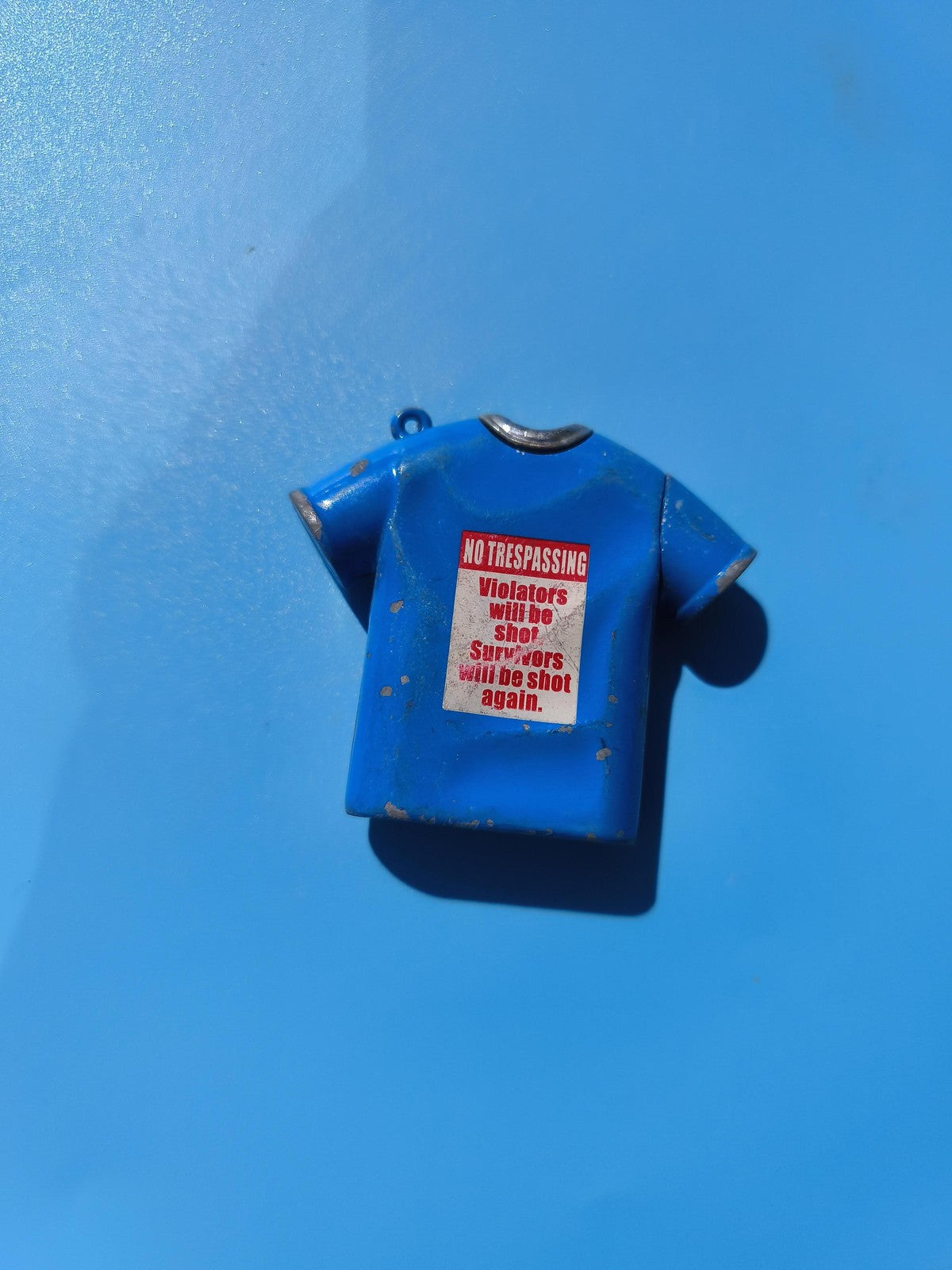 Ancien briquet publicitaire bleu forme t-shirt, non testé, vintage original