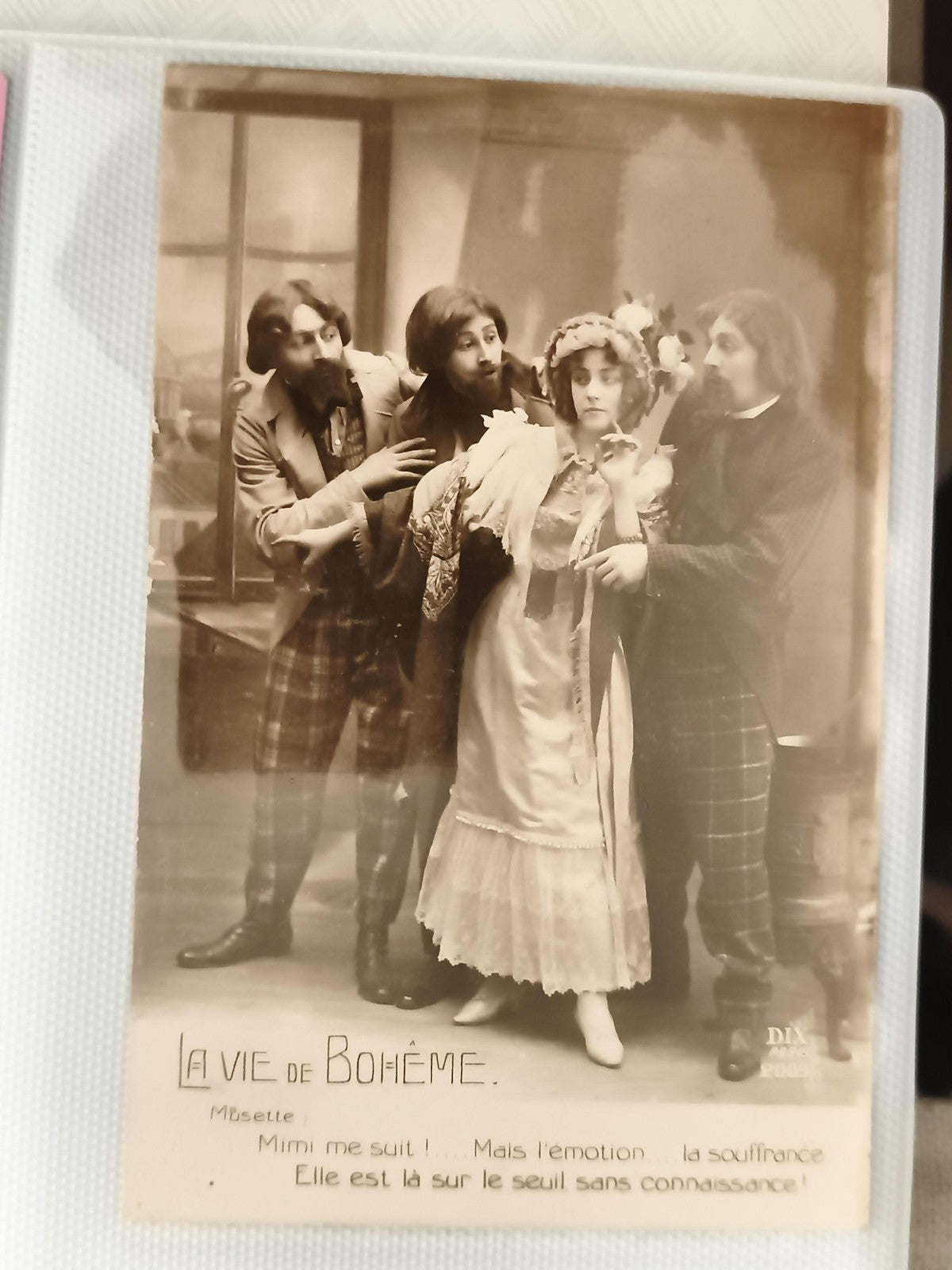 Carte postale ancienne La Vie de Bohême photo scène théâtre CPA début XXe