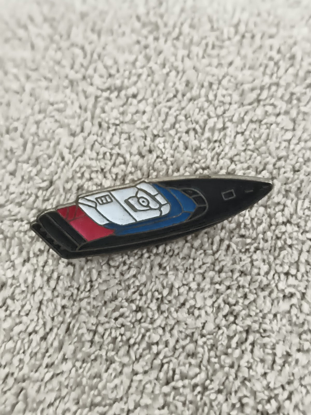 Pin's vintage bateau vedette police émaillé noir blanc bleu rouge (Ref 5)