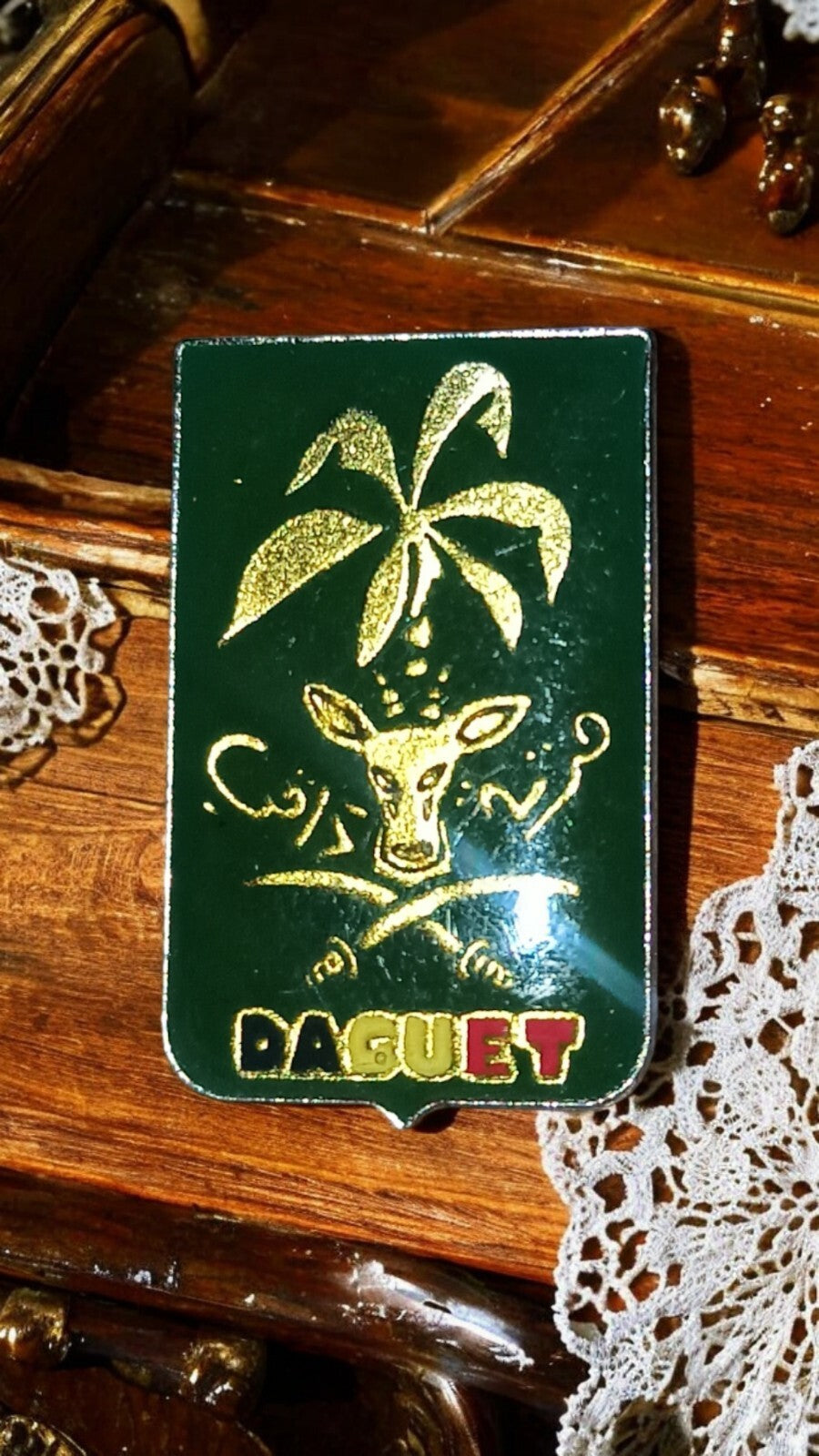 Pin's militaire Daguet vintage vert émaillé, emblème rétro années 90