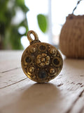 Pendentif rond vintage métal doré années 50, bijou médaille rétro