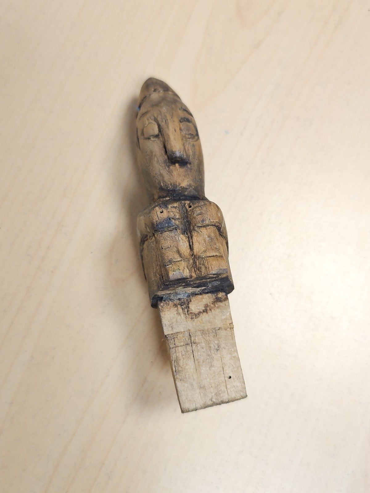 Vintage asiatische kleine Skulptur aus handgeschnitztem Holz, antike Deko-Sammlung