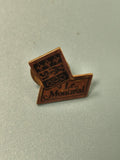 Pin's vintage Le Montreal blason doré, collection souvenir ancien Canada