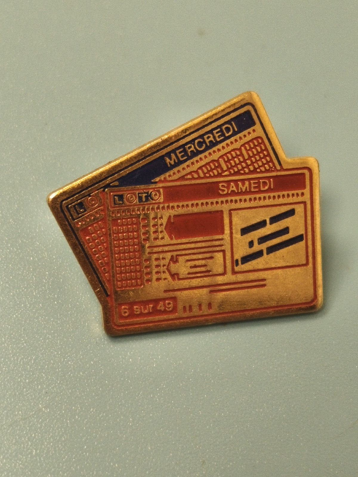Pin's vintage loto 6 sur 49, ticket doré, collection jeux de hasard