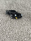 Pin's voiture vintage noir style Porsche émaillé – badge auto rétro (Ref 8)