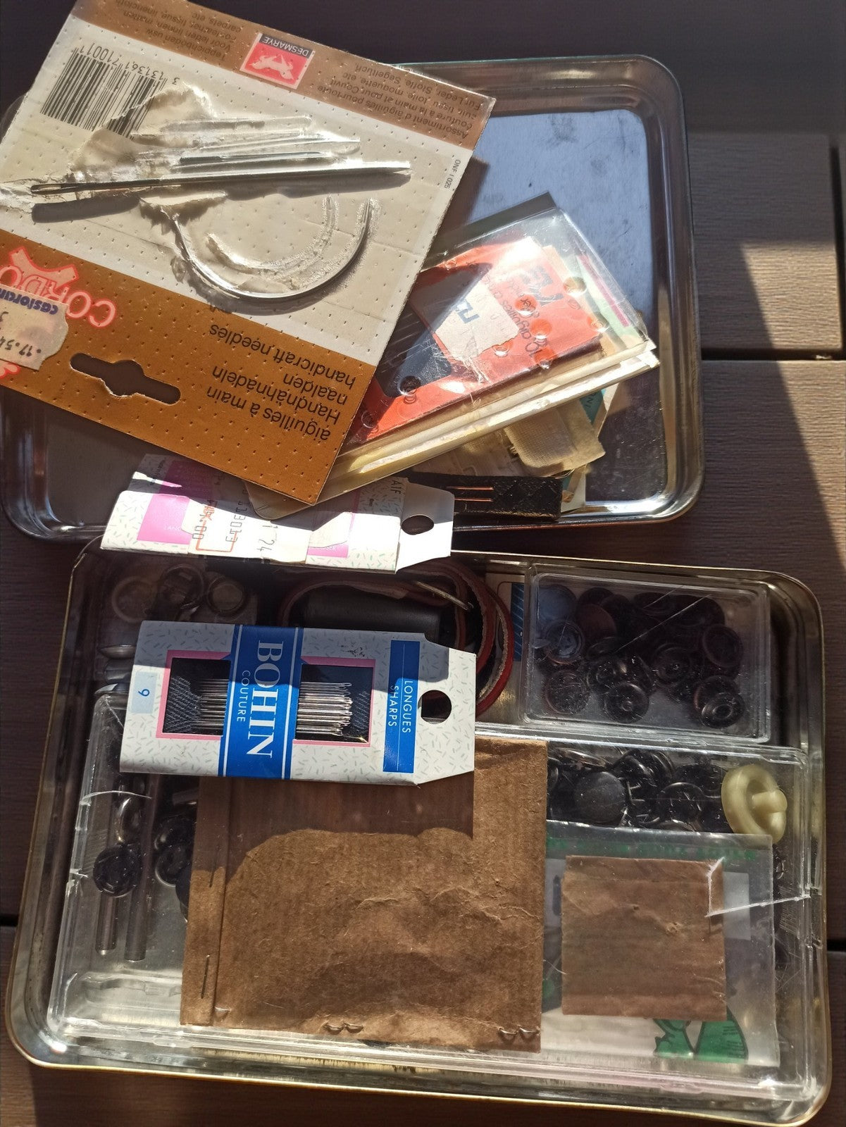 Lot vintage mercerie boutons, aiguilles Bohin, accessoires couture rétro