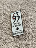 Pin's vintage Carrefour 30 ans Bonneveine 1993 logo ancien badge publicitaire