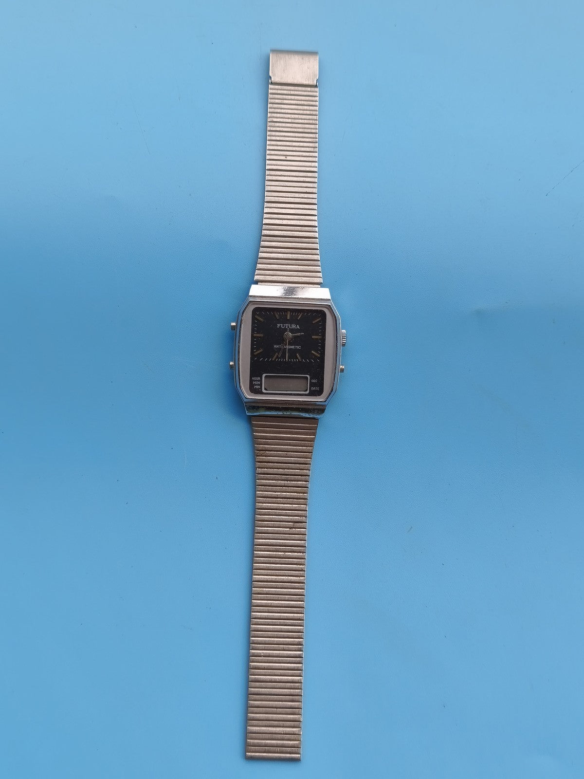 Montre ancienne Futura antimagnetic rétro, vintage pour collectionneur, montre-b
