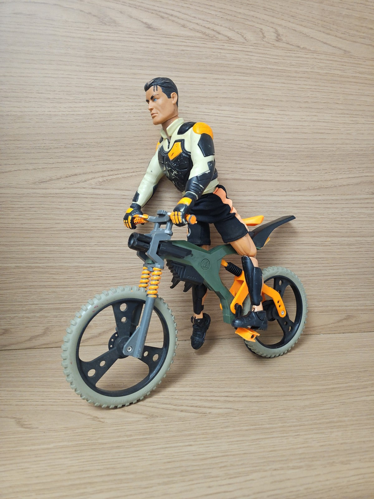 Vintage figurine cycliste ACTION MAN avec vélo VTT ancien pour collectionneur