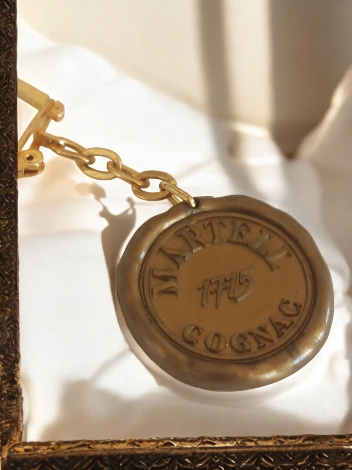 Porte-clés Martell Cognac 1715 vintage France publicité rétro alcool