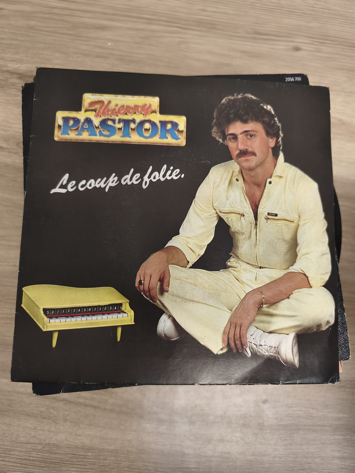 Vinyle 45 tours Thierry Pastor Le coup de folie pochette jaune et noire