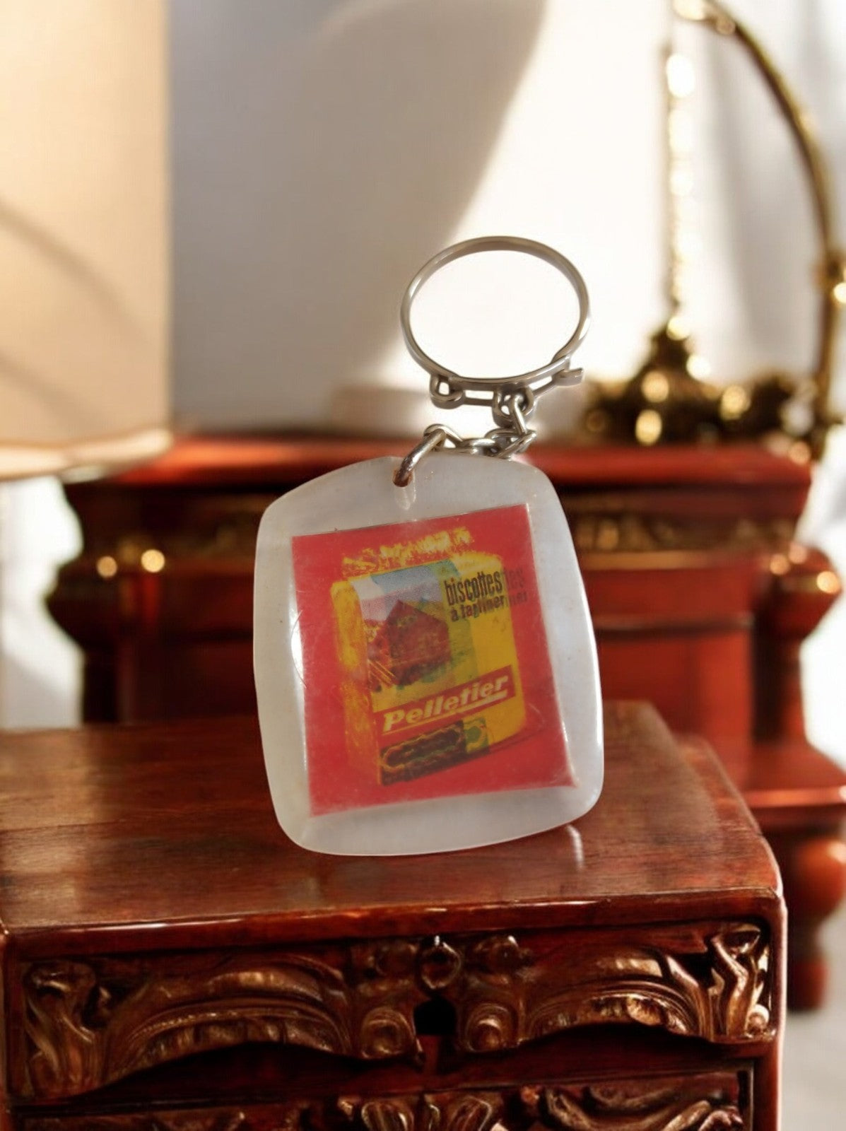 Porte-clés publicitaire vintage Pelletier France, biscuits, transparent rétro