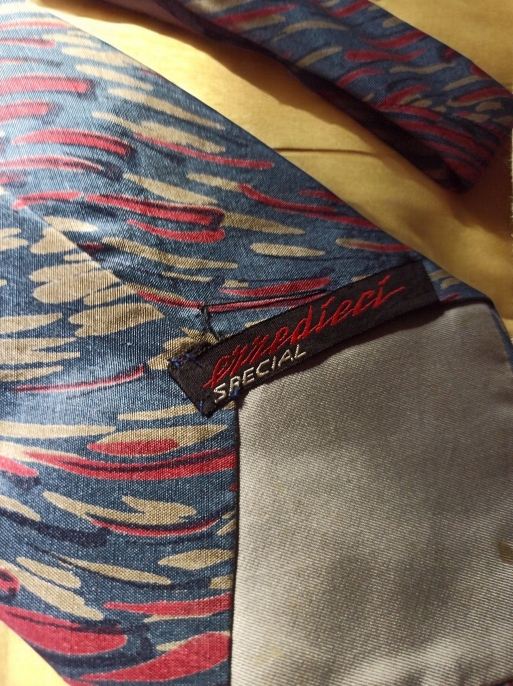 Cravate vintage Errediecidei motif abstrait bleu rouge doré rétro