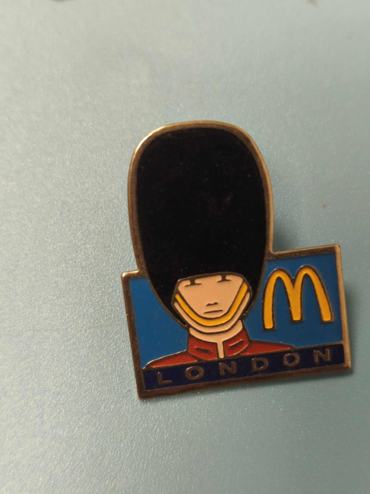 Vintage pin's McDonald's London garde royale collection badge rétro UK