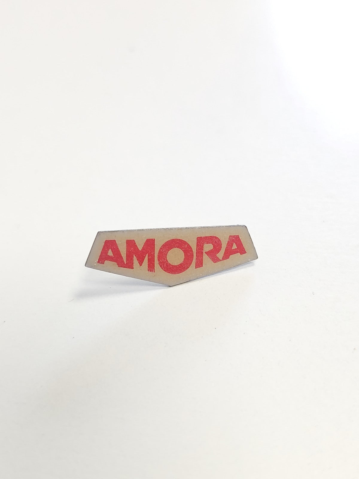 Pin's rétro ancien Amora moutarde, badge publicitaire collection vintage France
