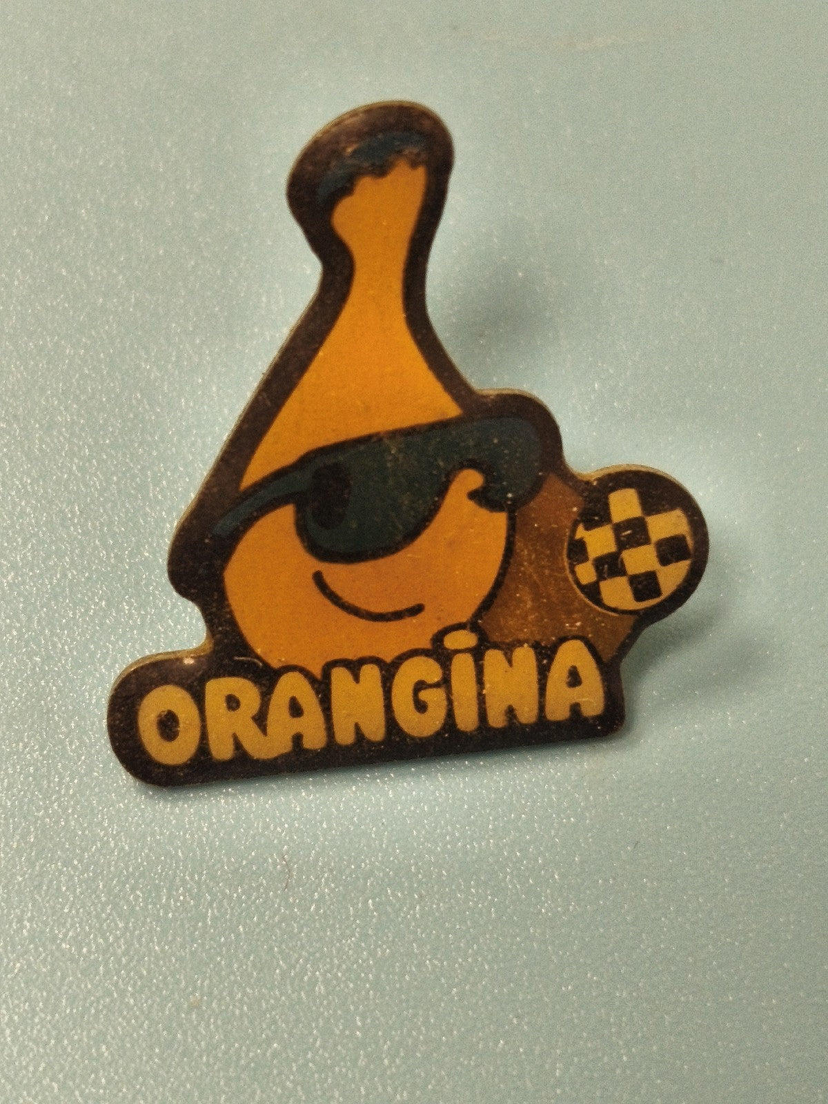 Vintage pin's Orangina mascotte bouteille lunettes rétro collection