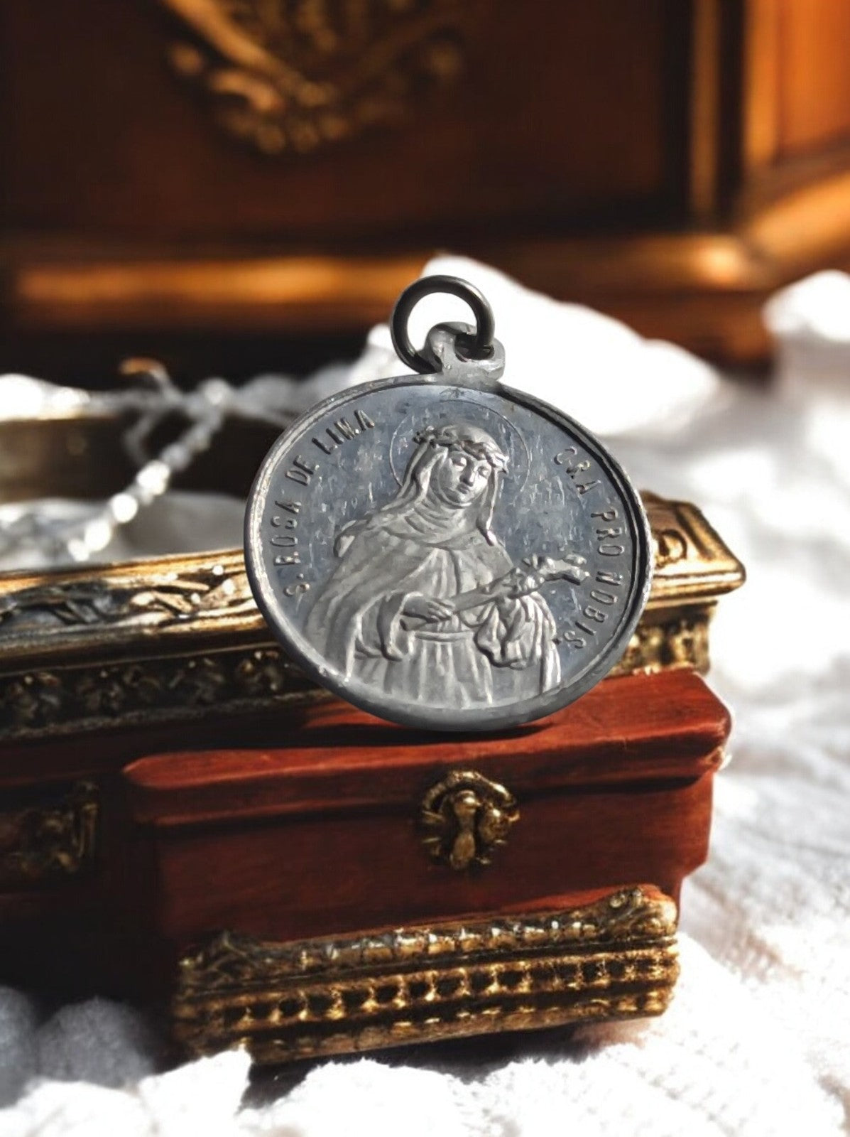 Médaille religieuse vintage métal S. Rosa de Lima – pendentif ancien catholique