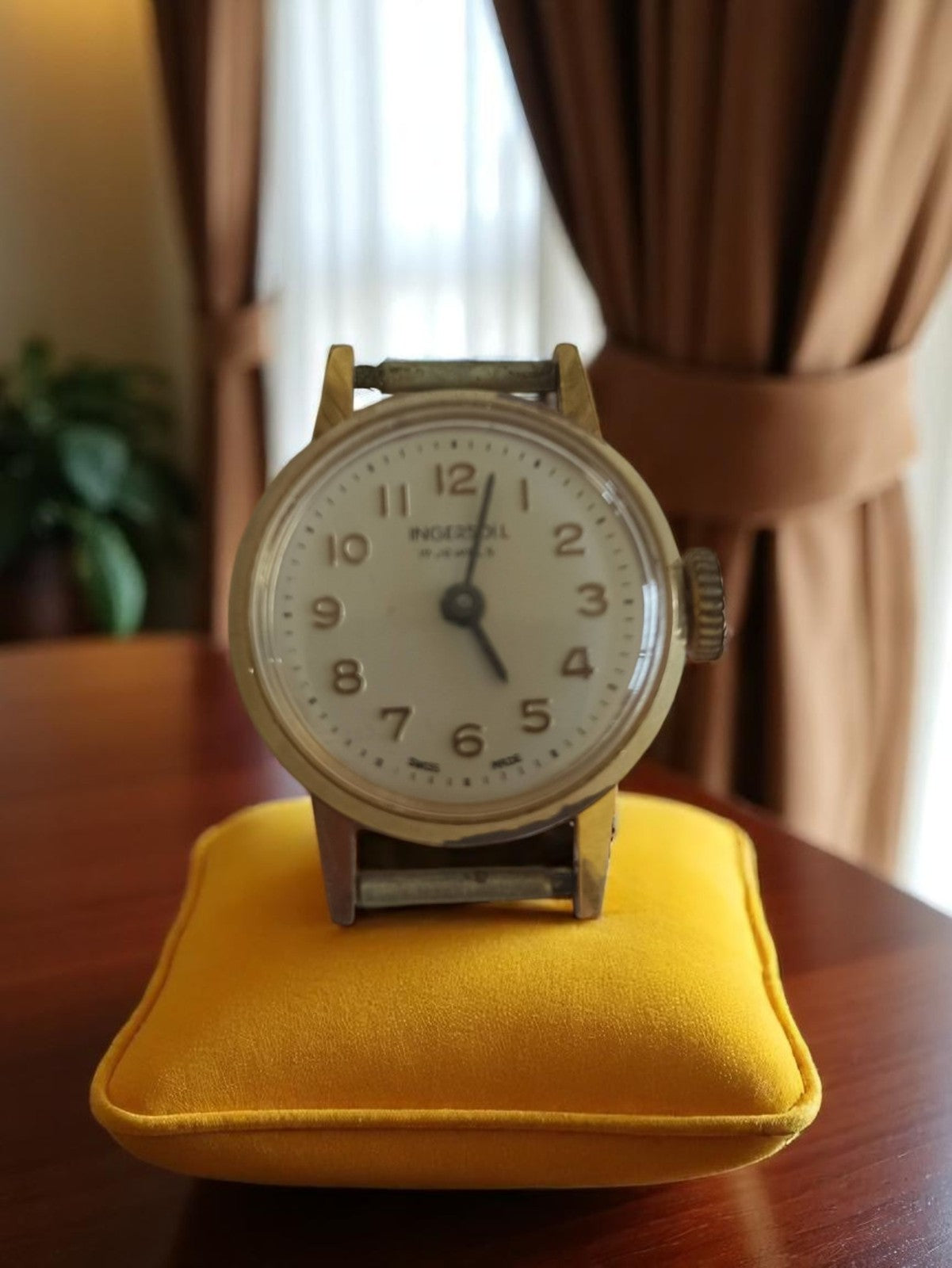 Montre femme vintage Ingersoll cadran blanc rétro années 50/60 non testée