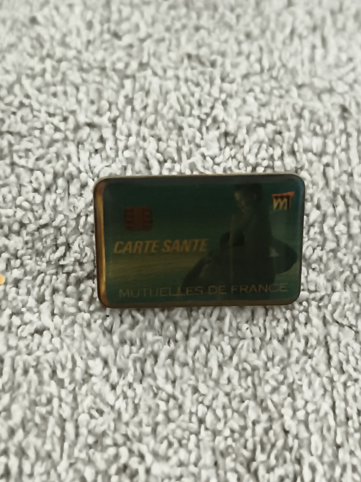 Pin's vintage Carte Santé Mutuelles de France, rectangulaire, années 90 (Ref 1)