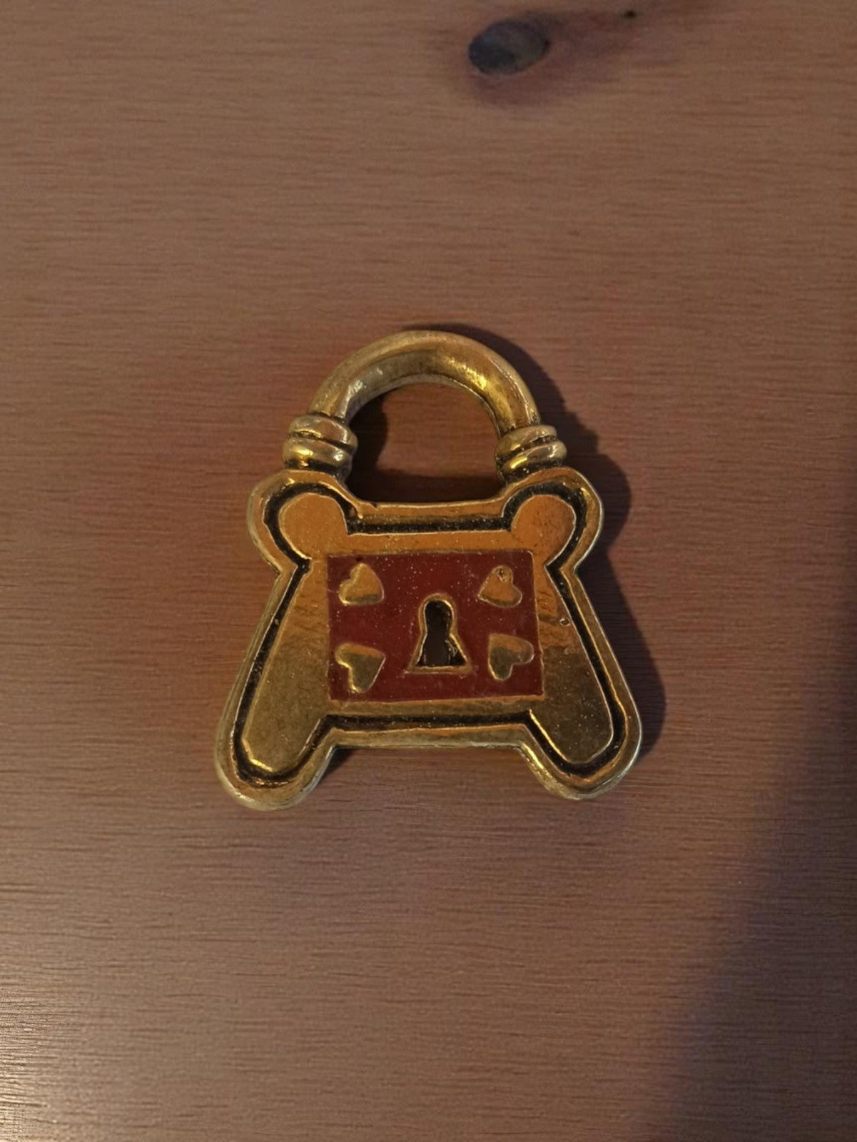 Pendentif cadenas vintage en métal doré années 50 style rétro cœur