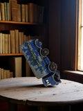 Camion miniature Matchbox vintage bleu, modèle ancien, état usé