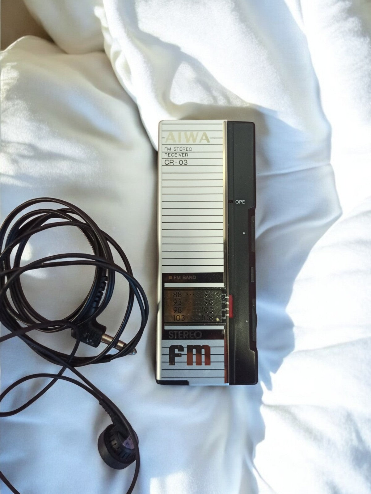 Radio FM vintage AIWA CR-03 stéréo rétro années 80 avec écouteurs