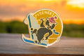 Pin's vintage Pyrénées ours skieur émaillé jaune bleu souvenir montagne rétro