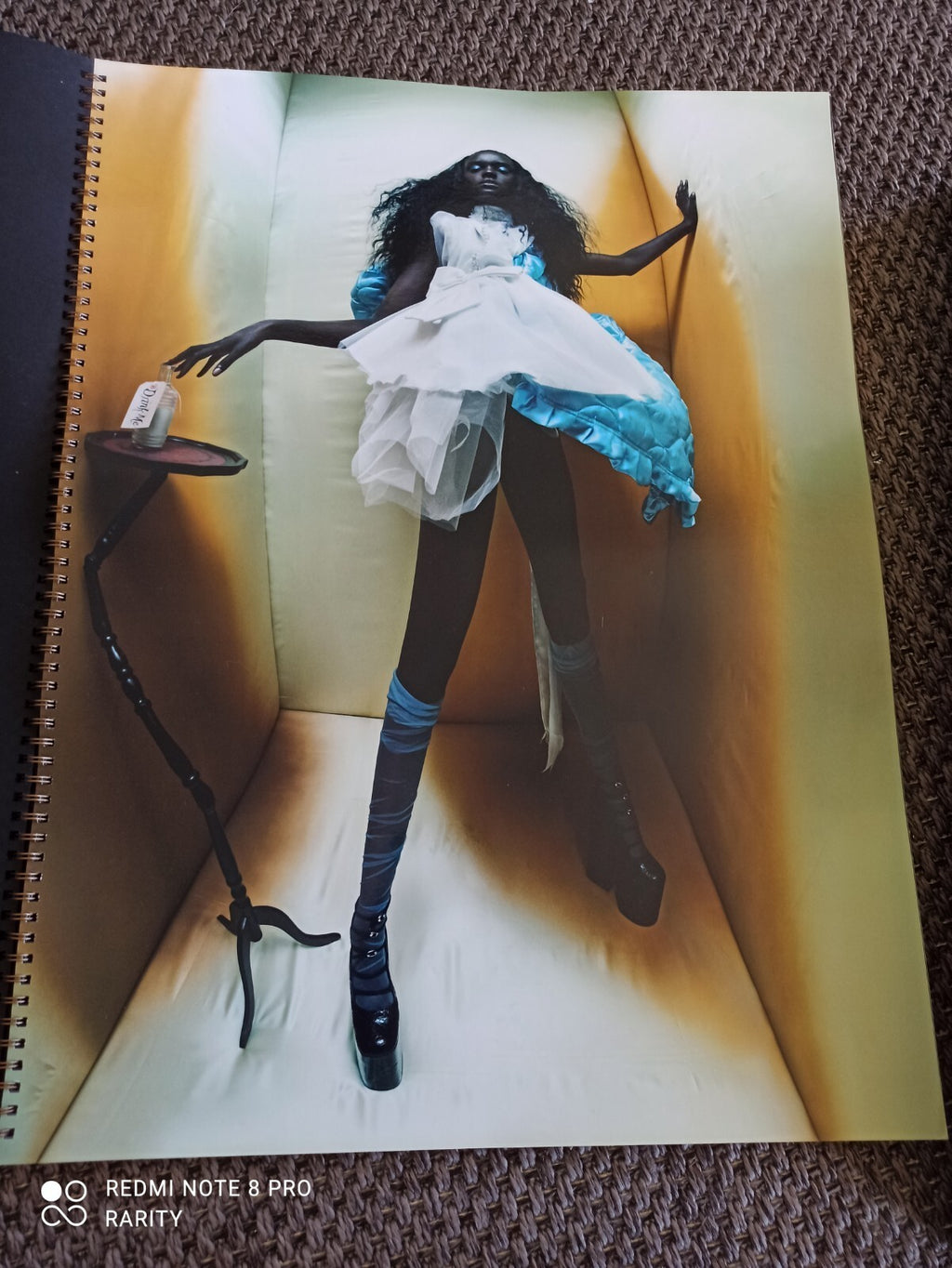 Calendrier Pirelli 2018 Tim Walker édition limitée avec coffret noir