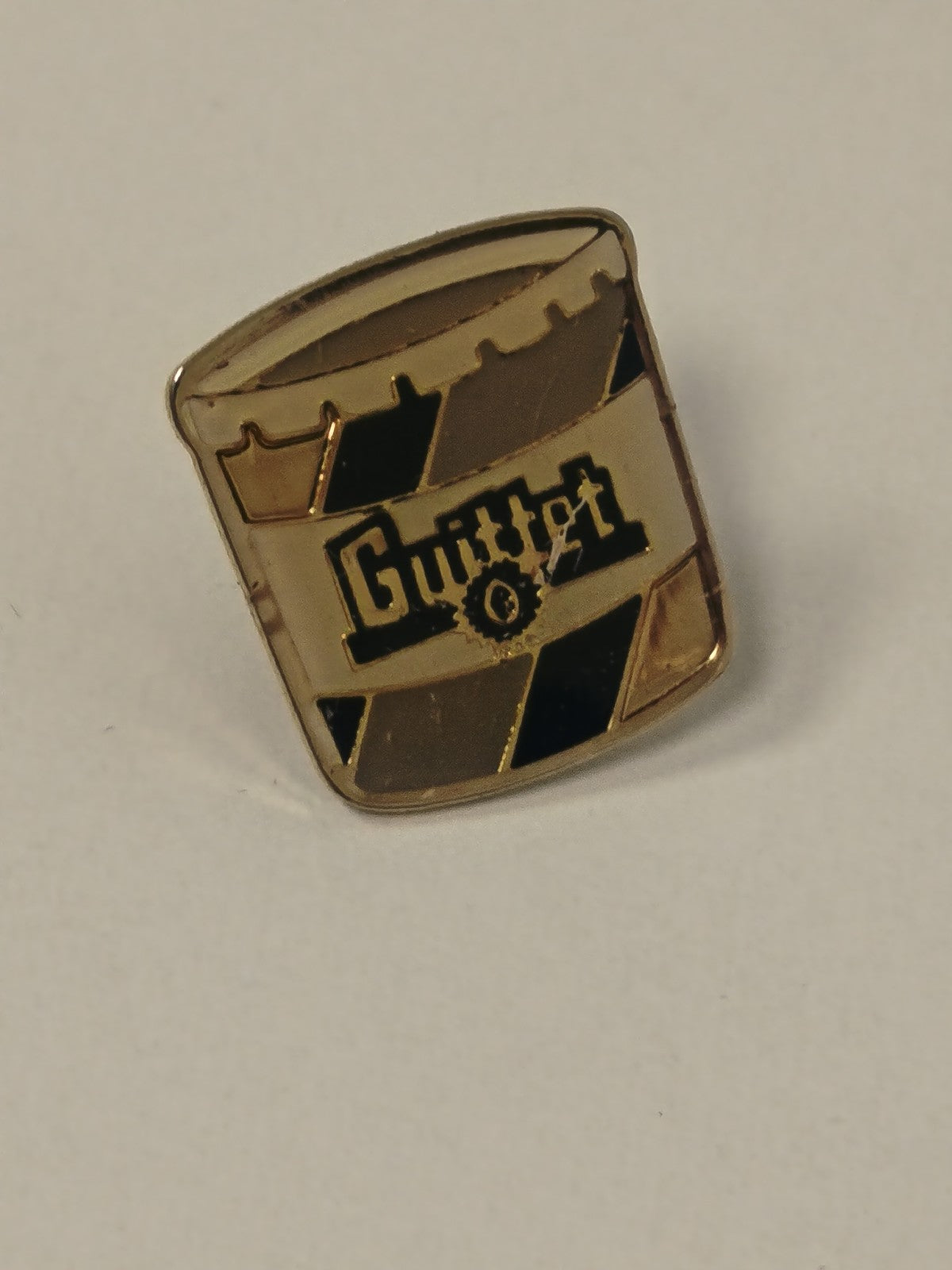 Pin's ancien Guittet rétro, badge publicitaire vintage collection années 80 90