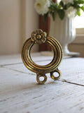 Pendentif vintage rond métal doré fleur années 50 rétro deadstock