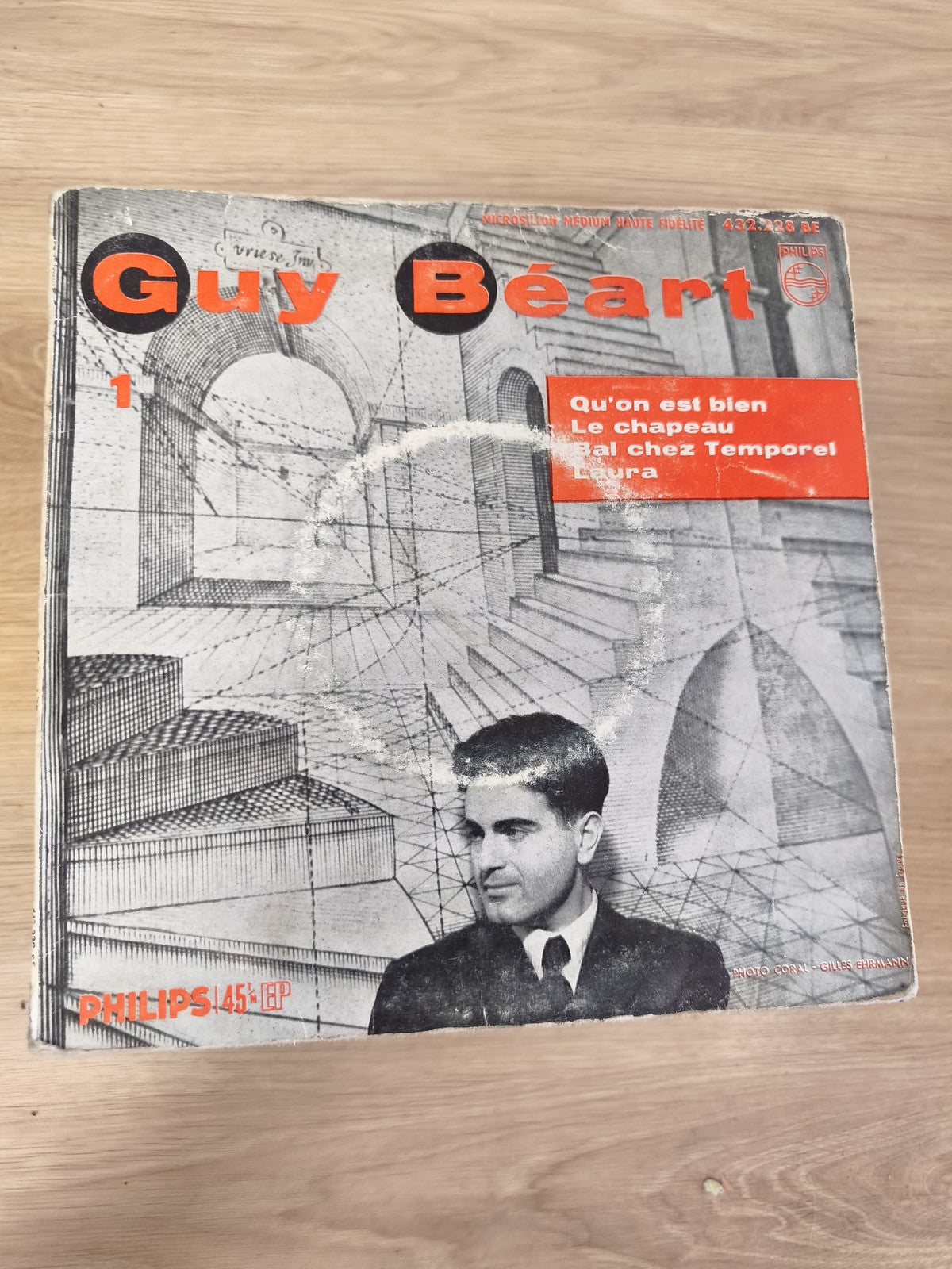 Vinyle 45T vintage Guy Béart Philips ? Qu?on est bien, Le chapeau, Bal chez Temp