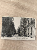 Ancienne carte postale Vichy Les Grands Hôtels sur le Parc noir et blanc vintage