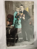 Carte postale ancienne colorisée couple fleurs années 20-30 CPA rétro amour