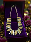 Collier ethnique vintage éléments naturels beige, bijou artisanal original femme