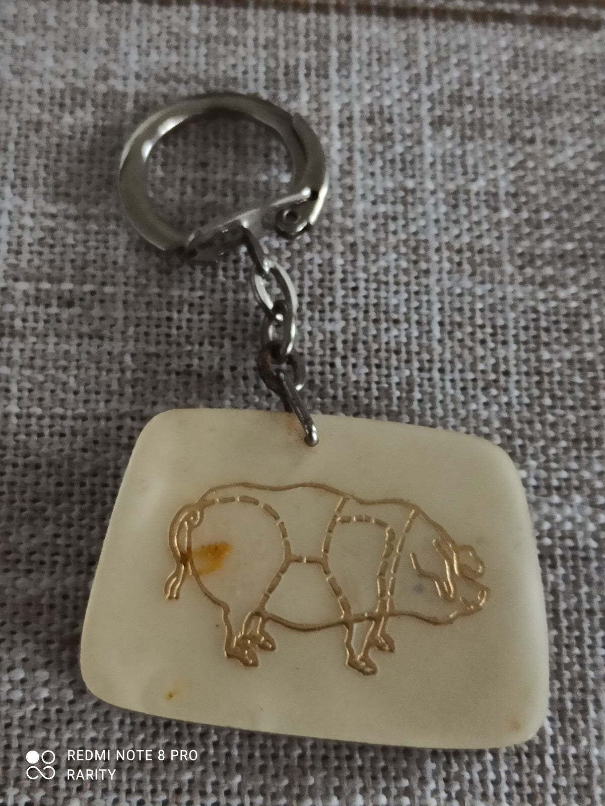Porte-clés ancien boucherie motif cochon, plaque rectangulaire vintage