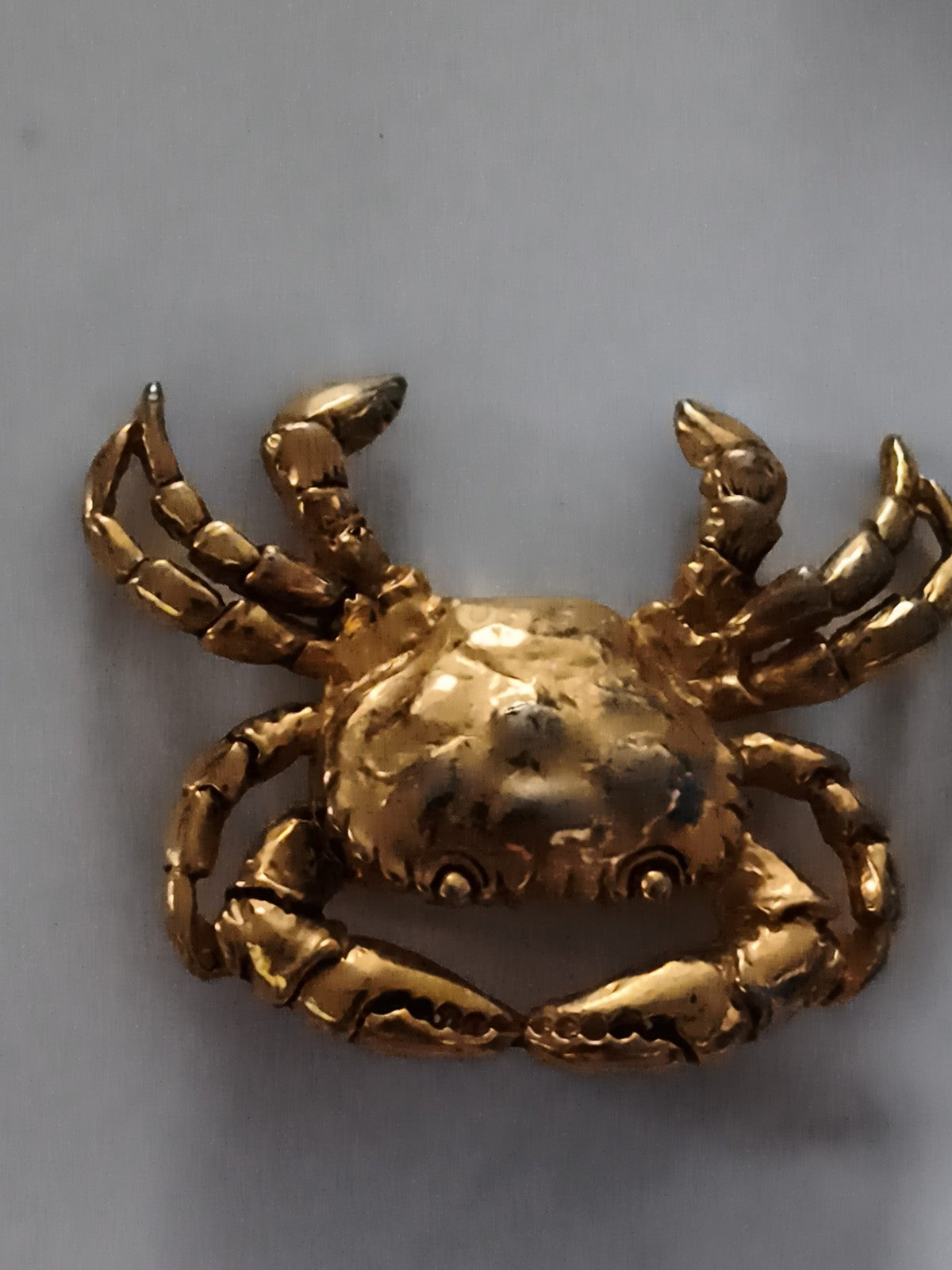 Broche crabe vintage dorée, bijou animalier ancien, pin's rétro orné