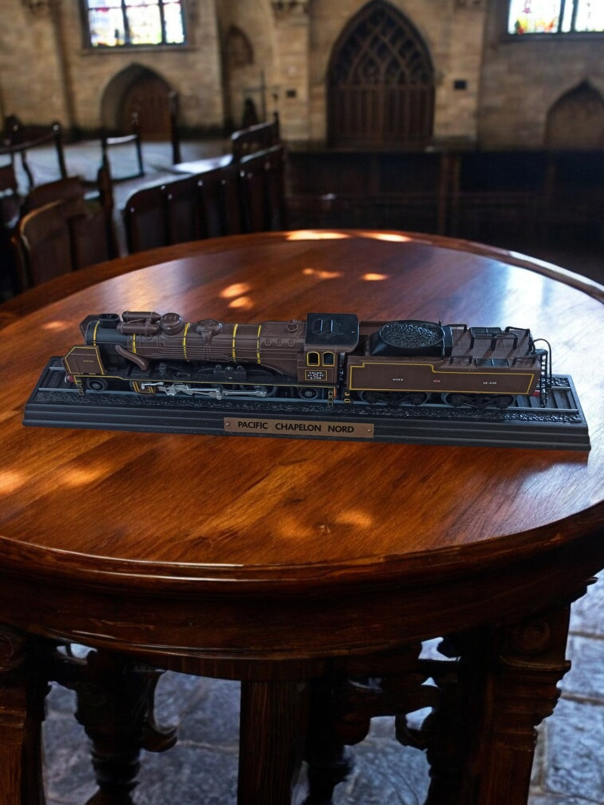 Locomotive décorative PACIFIC CHAPELON NORD Atlas moulée, modèle statique