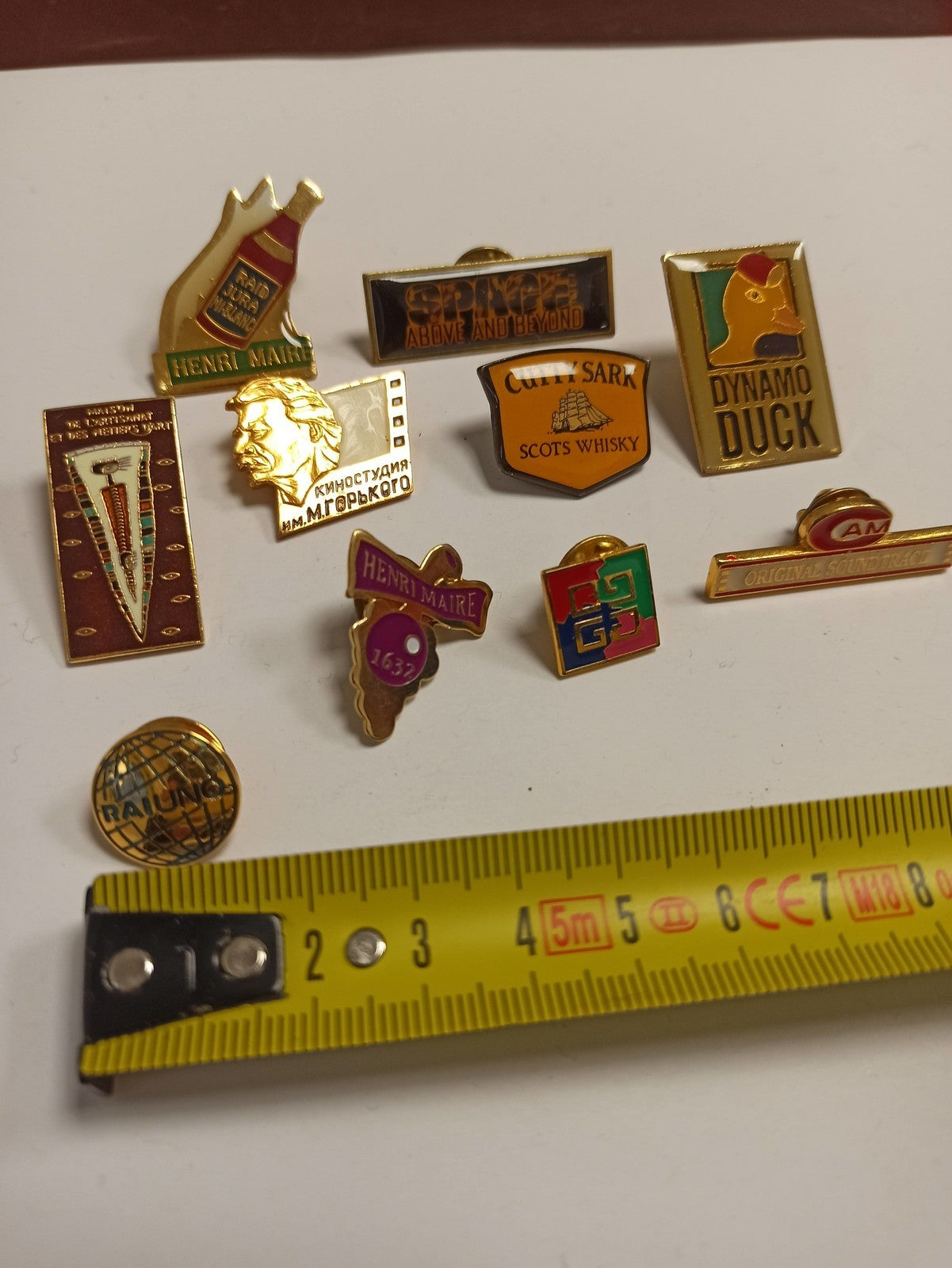 Lot 10 pin's publicitaires vintage années 80 90 Henri Maire Cutty Sark