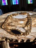 Bracelet vintage rétro à perles dorées et médaillon noir, fantaisie tendance