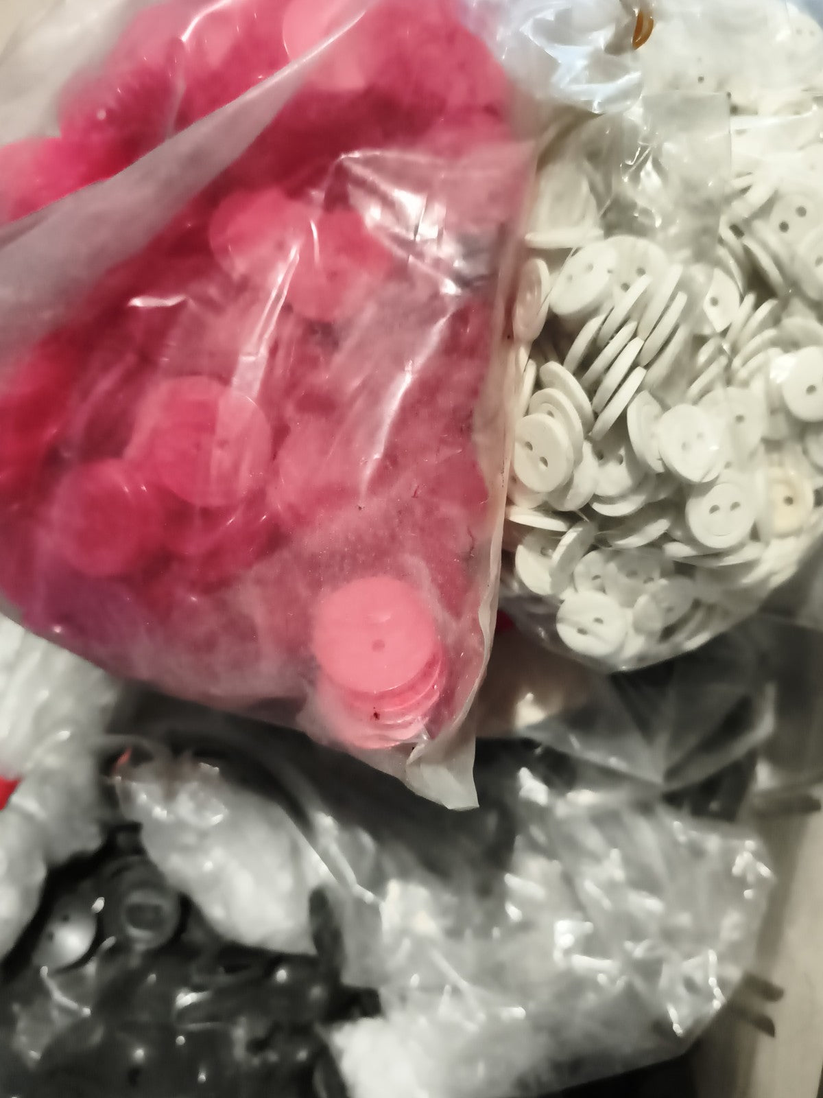 Gros lot boutons anciens mercerie vintage blanc noir rouge deadstock