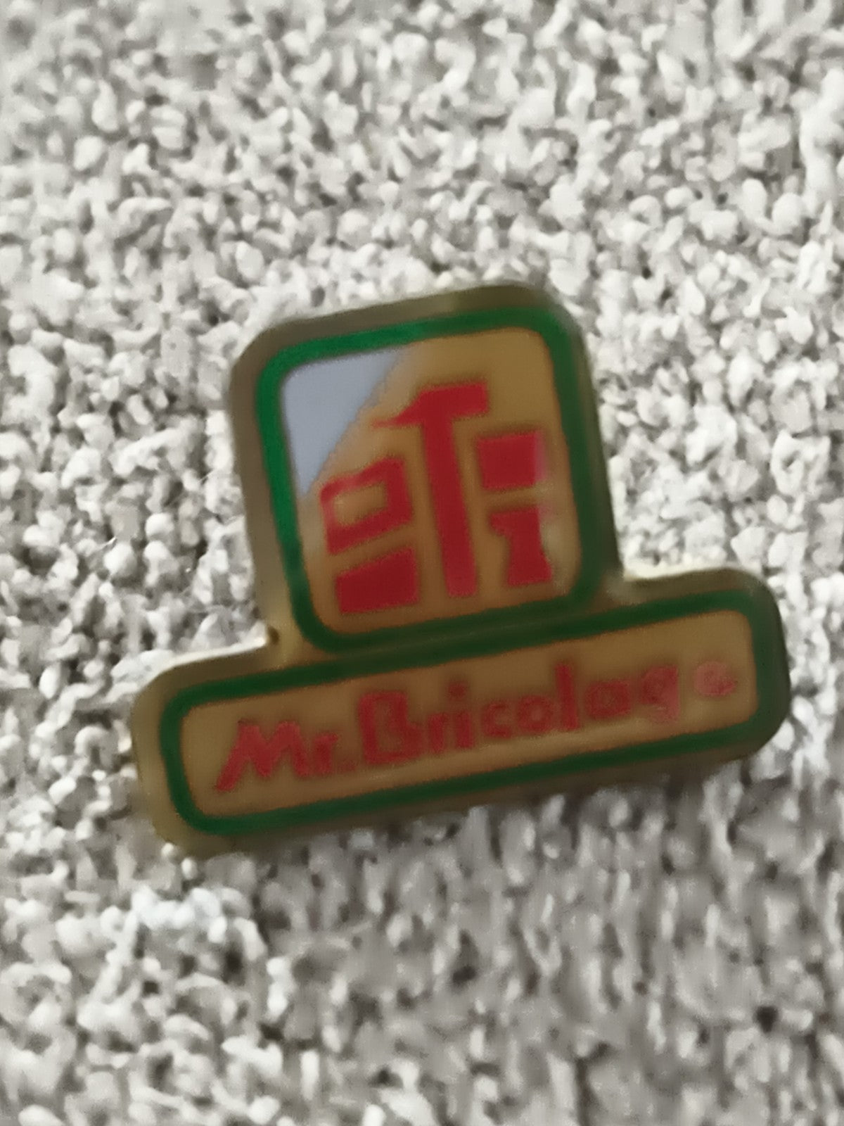 Pin's vintage Mr Bricolage logo ancien émaillé badge publicitaire (Ref 8)