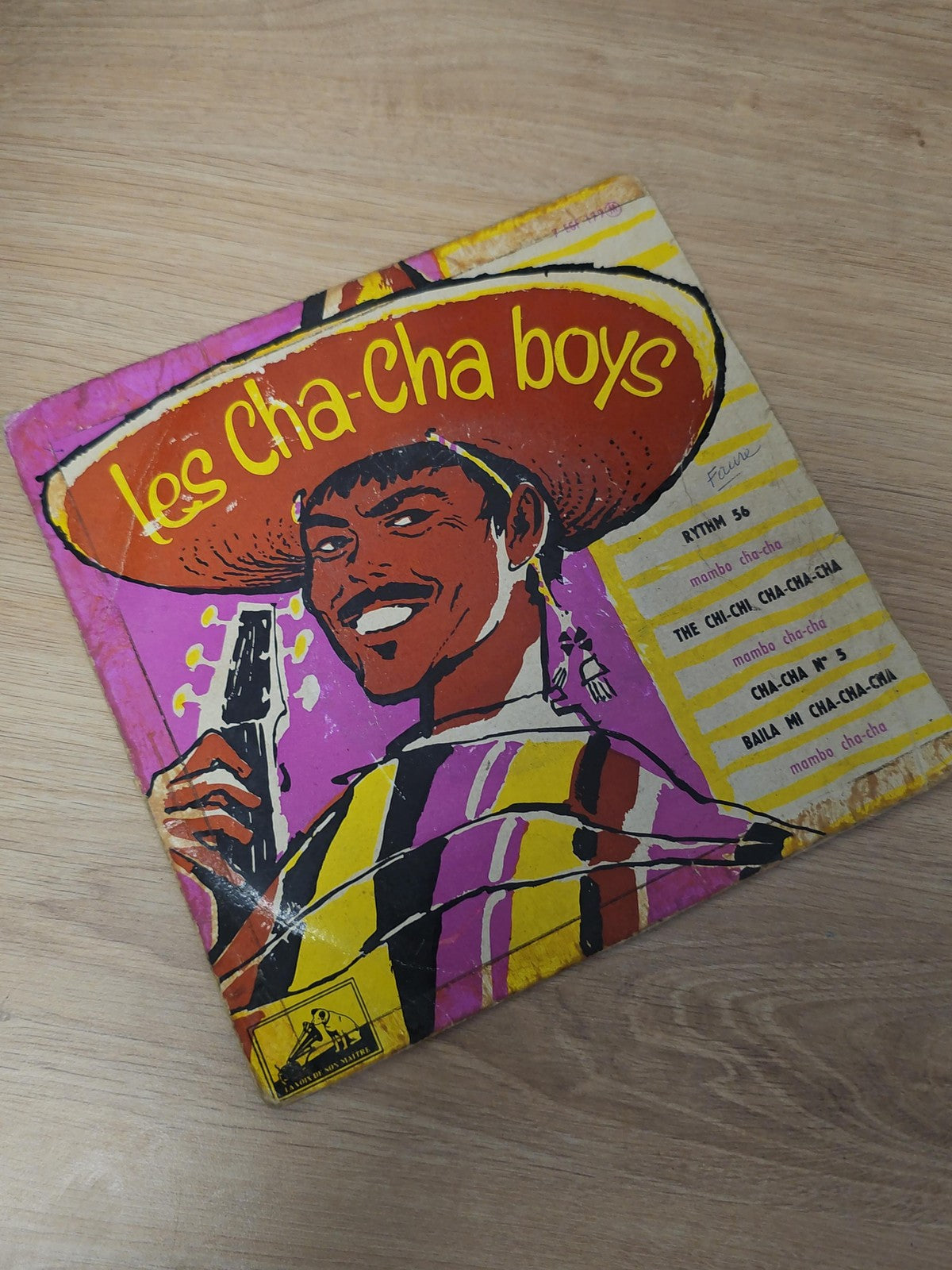 Vinyle 45 tours rétro ancien Les Cha Cha Boys disque collection musique vintage