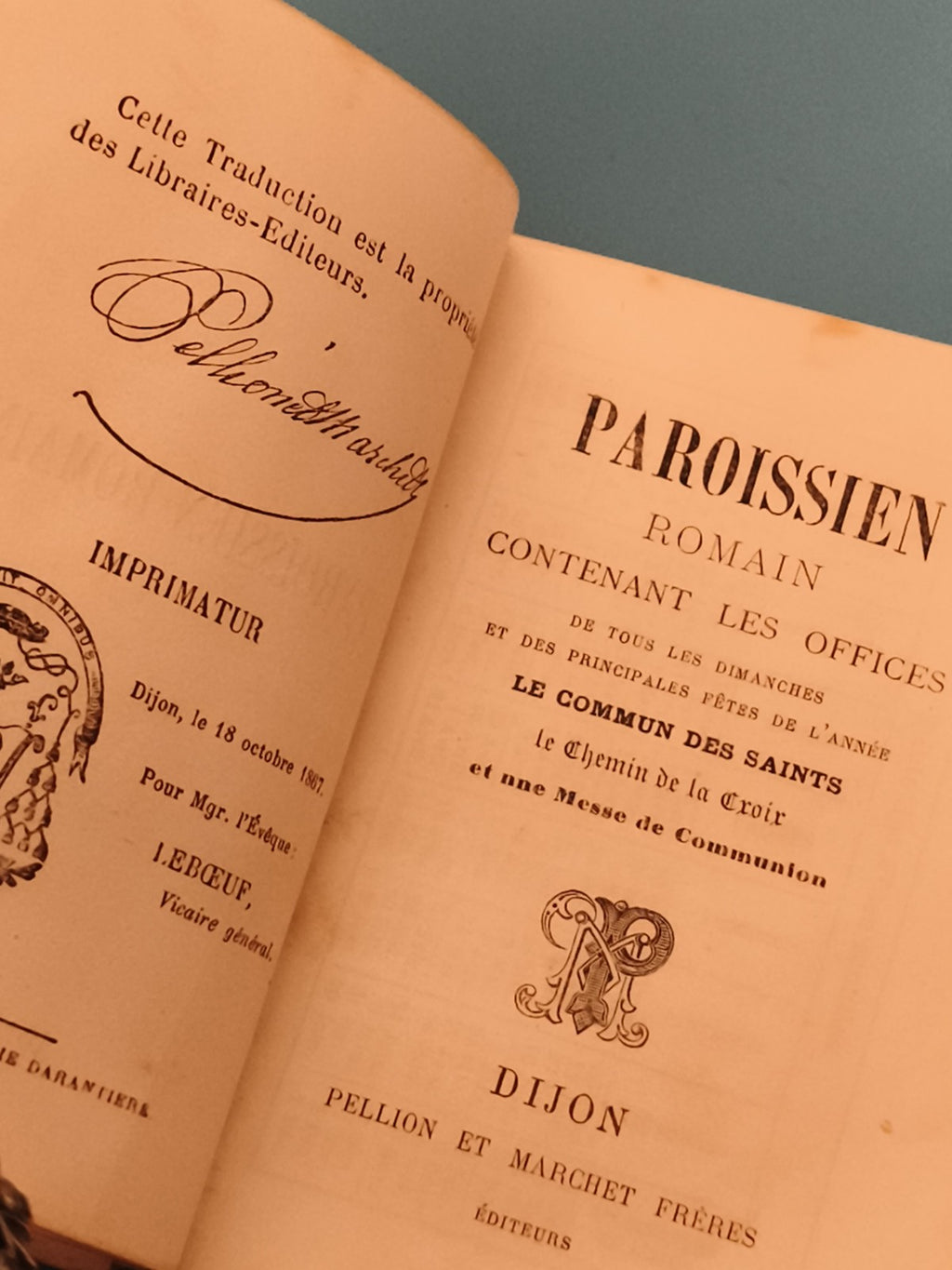 Missel ancien ivoirine fermoir métal blason, livre religieux vintage XIXe