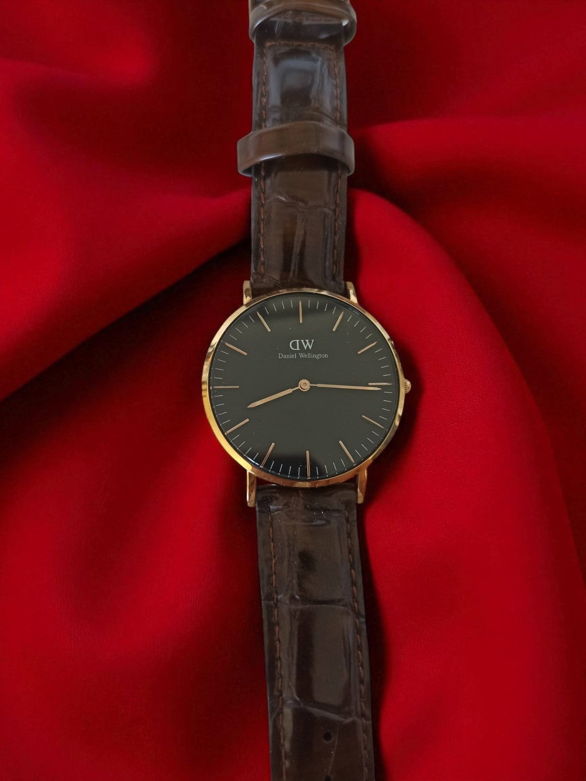 Montre homme Daniel Wellington vintage rétro cadran noir, bracelet marron