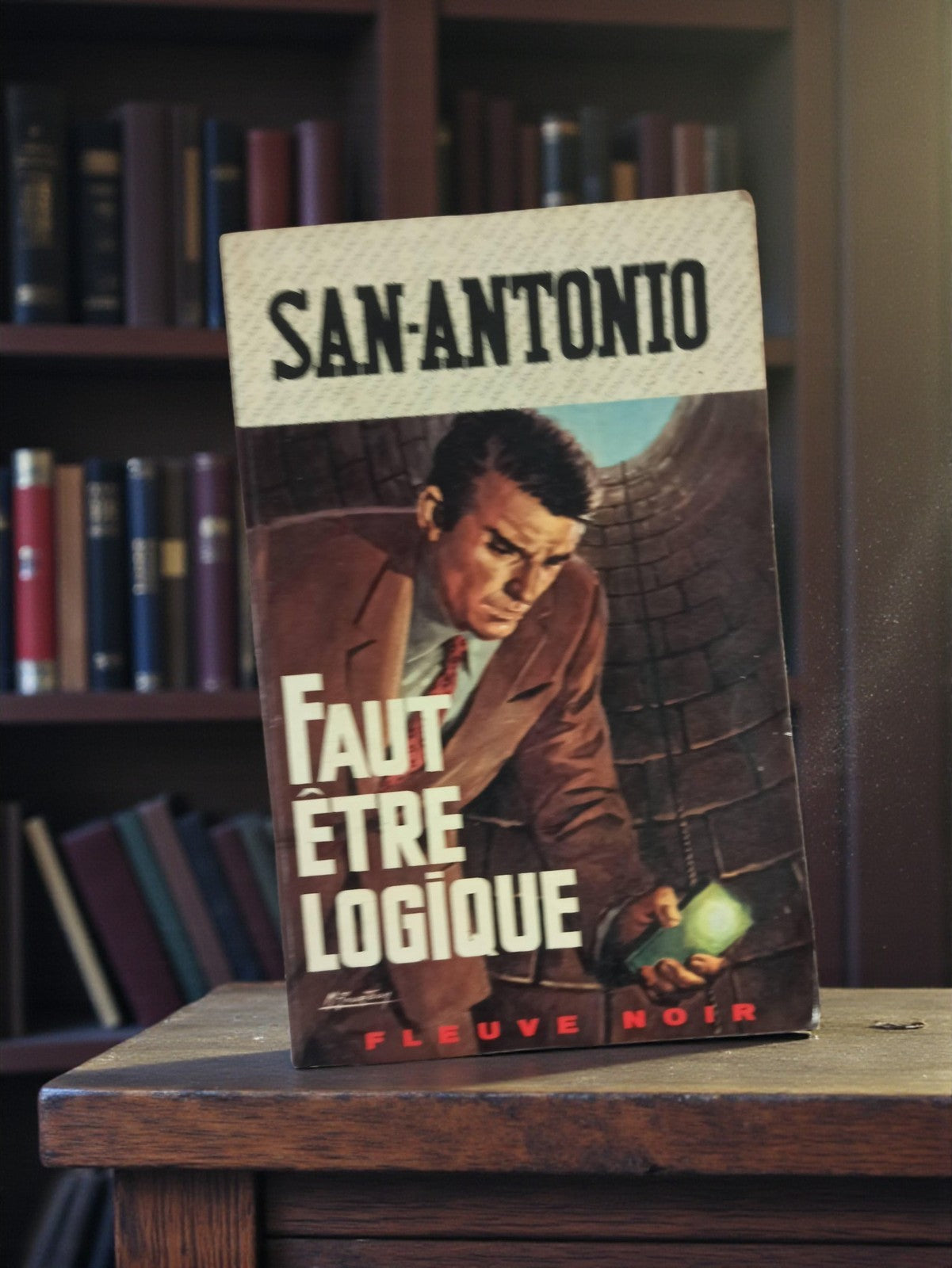 Livre poche San-Antonio Faut être logique Fleuve Noir polar vintage rétro
