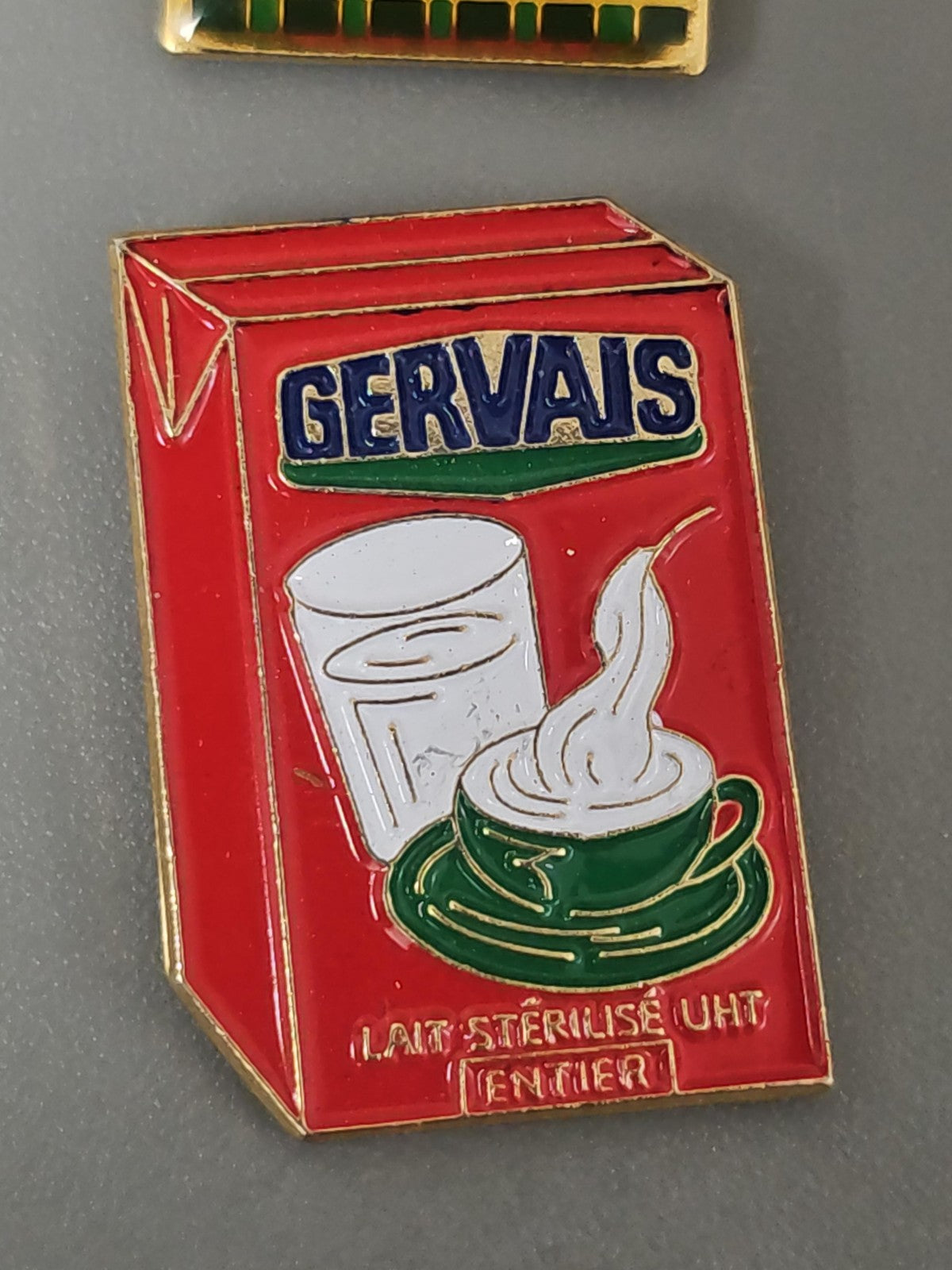 Pin's ancien rétro Gervais publicitaire vintage collection badge France rare